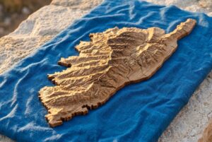 Carte de la Corse en relief, l&rsquo;île montagne sous les doigts